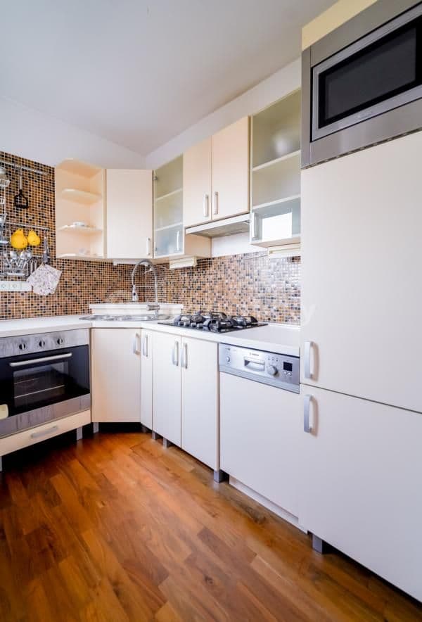 Prenájom bytu 3-izbový 61 m², Varšavská, Praha, Praha Prenájom bytu 3-izbový 61 m², Varšavská, Praha, Praha