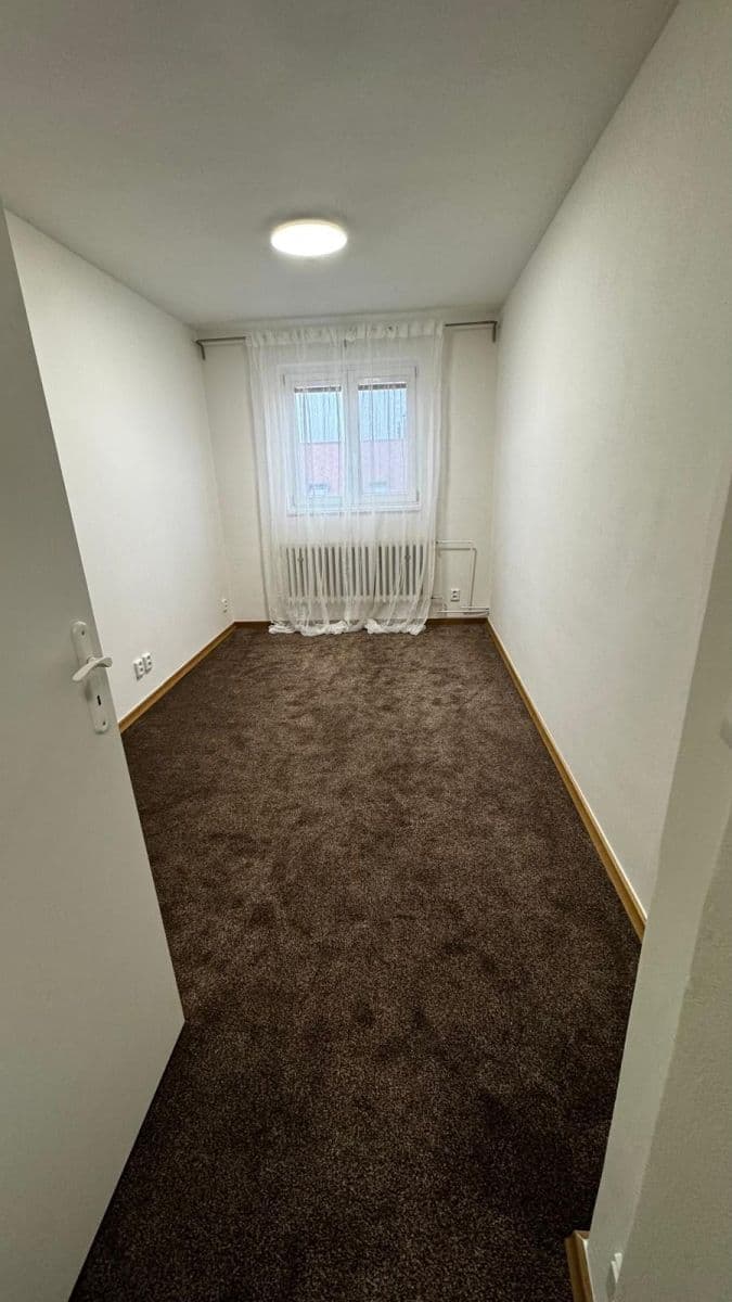 Prenájom bytu 3-izbový 61 m², Varšavská, Praha, Praha Prenájom bytu 3-izbový 61 m², Varšavská, Praha, Praha