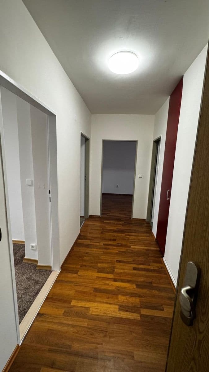 Prenájom bytu 3-izbový 61 m², Varšavská, Praha, Praha Prenájom bytu 3-izbový 61 m², Varšavská, Praha, Praha
