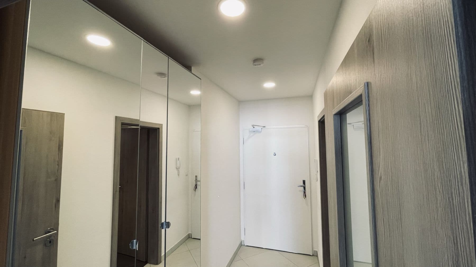 Prenájom bytu 1-izbový 34 m², Petrohradská, Praha, Praha Prenájom bytu 1-izbový 34 m², Petrohradská, Praha, Praha