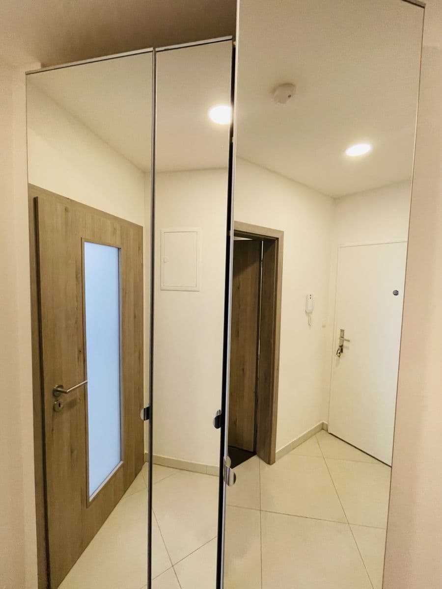 Prenájom bytu 1-izbový 34 m², Petrohradská, Praha, Praha Prenájom bytu 1-izbový 34 m², Petrohradská, Praha, Praha