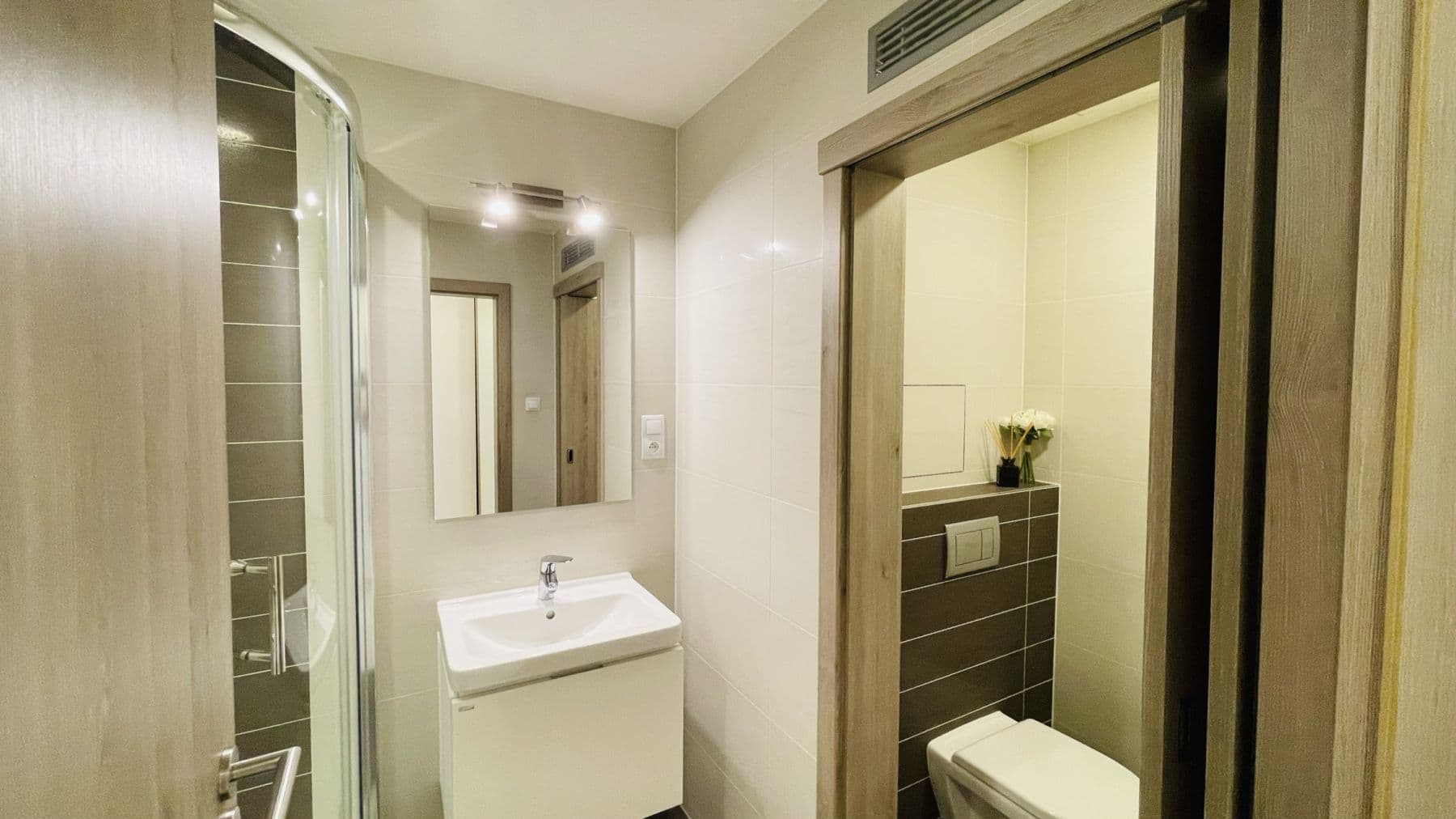 Prenájom bytu 1-izbový 34 m², Petrohradská, Praha, Praha Prenájom bytu 1-izbový 34 m², Petrohradská, Praha, Praha