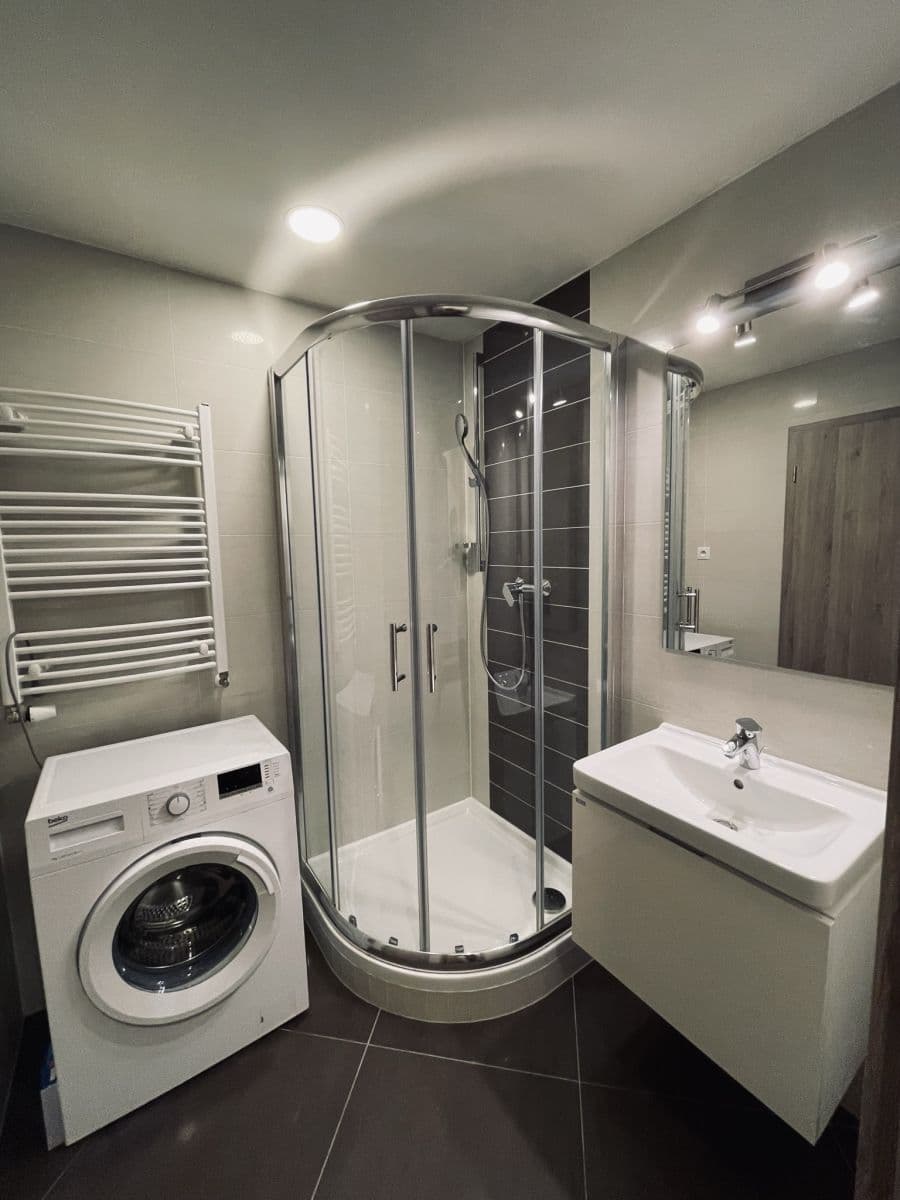 Prenájom bytu 1-izbový 34 m², Petrohradská, Praha, Praha Prenájom bytu 1-izbový 34 m², Petrohradská, Praha, Praha