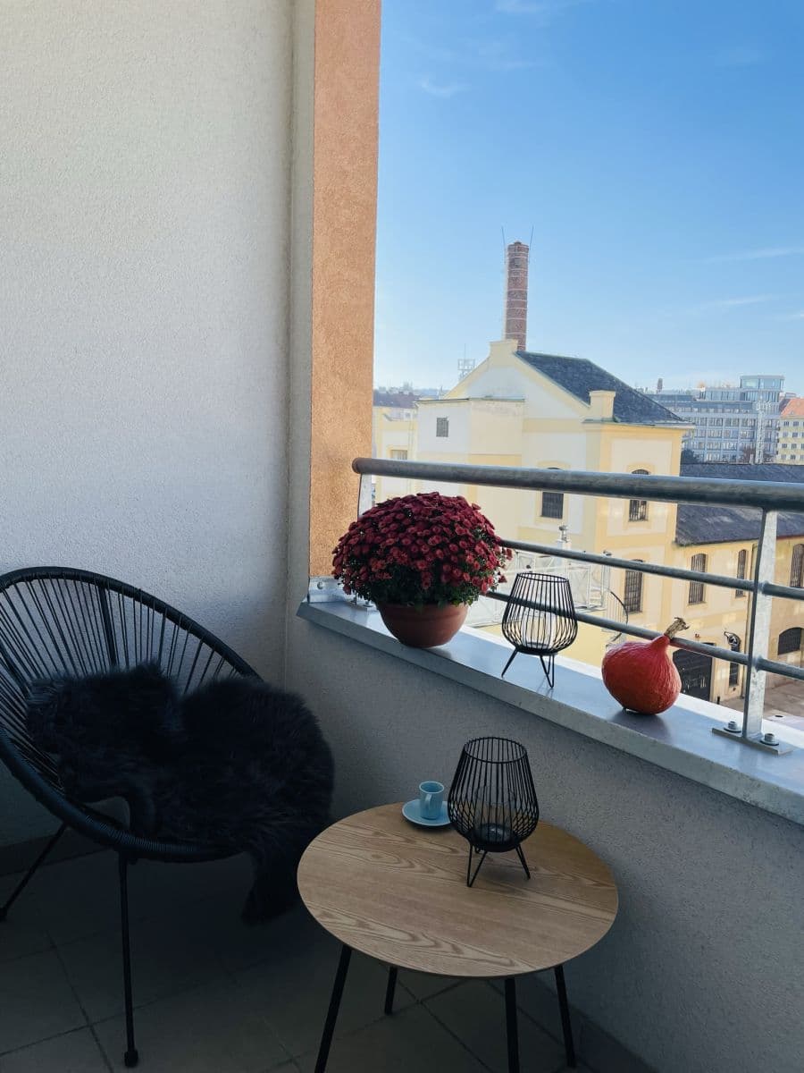 Prenájom bytu 1-izbový 34 m², Petrohradská, Praha, Praha Prenájom bytu 1-izbový 34 m², Petrohradská, Praha, Praha