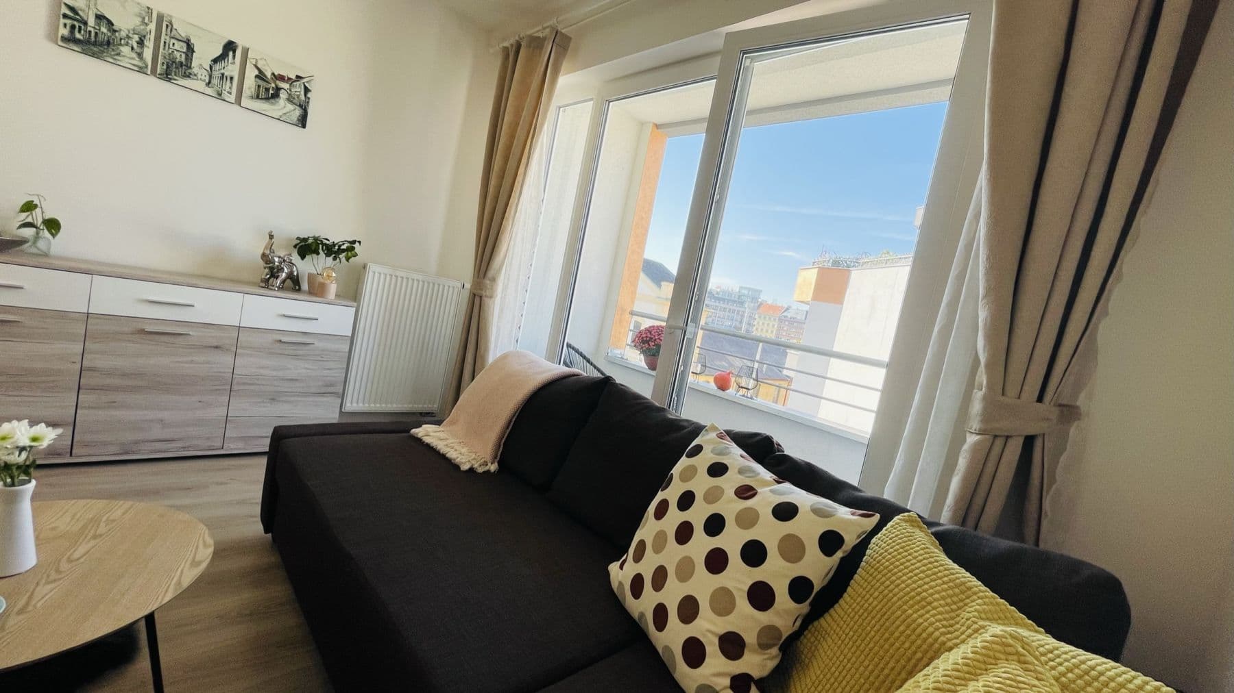 Prenájom bytu 1-izbový 34 m², Petrohradská, Praha, Praha Prenájom bytu 1-izbový 34 m², Petrohradská, Praha, Praha
