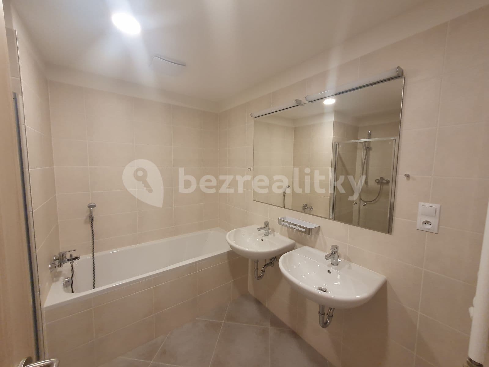 Prenájom bytu 3-izbový 80 m², Na Domovině, Praha, Praha Prenájom bytu 3-izbový 80 m², Na Domovině, Praha, Praha