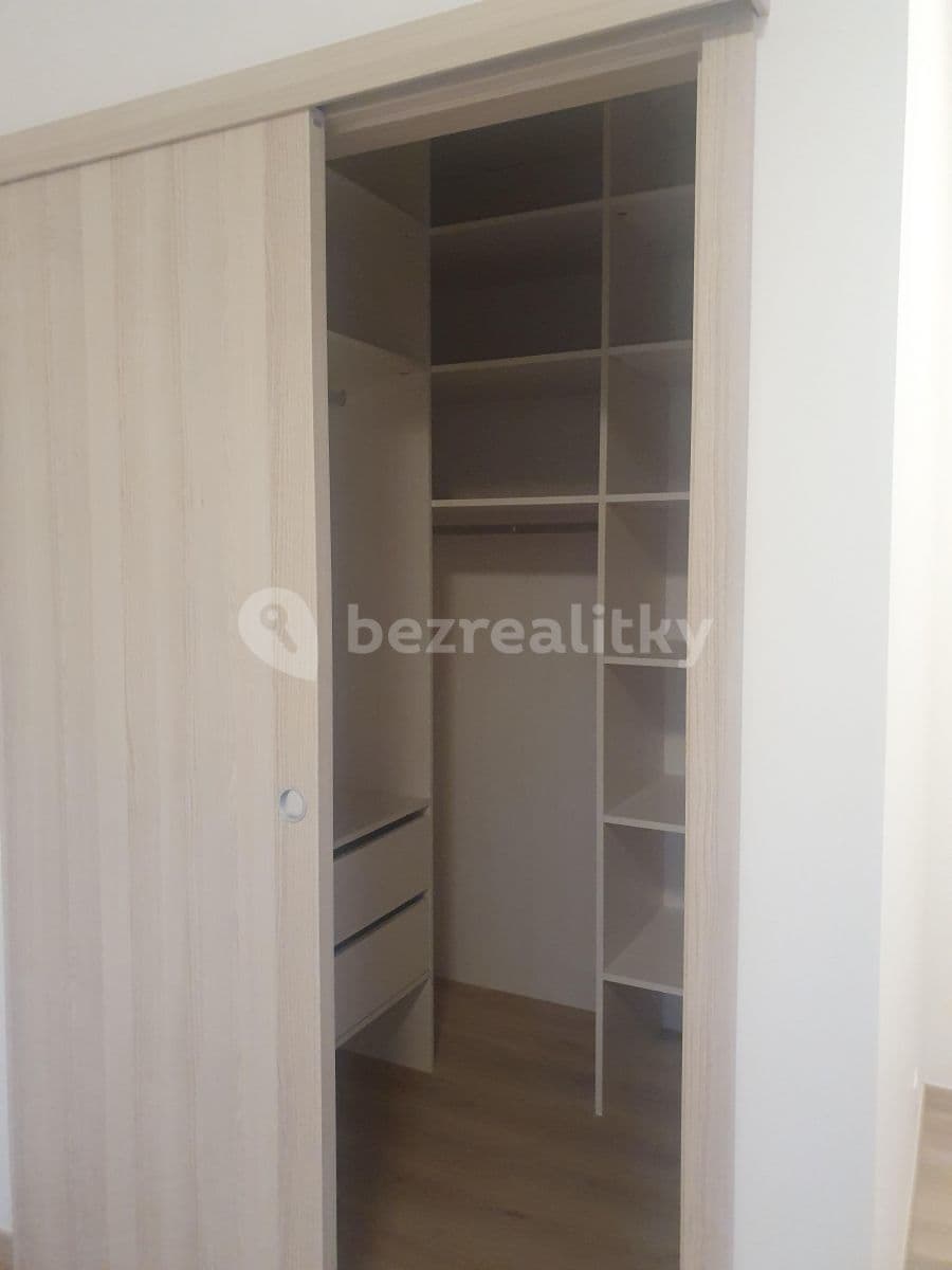 Prenájom bytu 3-izbový 80 m², Na Domovině, Praha, Praha Prenájom bytu 3-izbový 80 m², Na Domovině, Praha, Praha