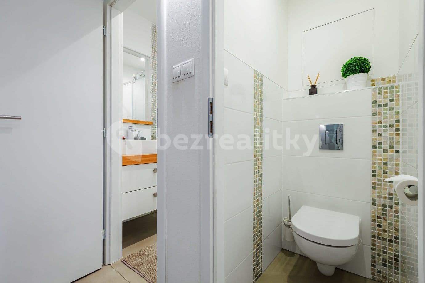 Prenájom bytu 2-izbový 60 m², Jakutská, Praha, Praha Prenájom bytu 2-izbový 60 m², Jakutská, Praha, Praha