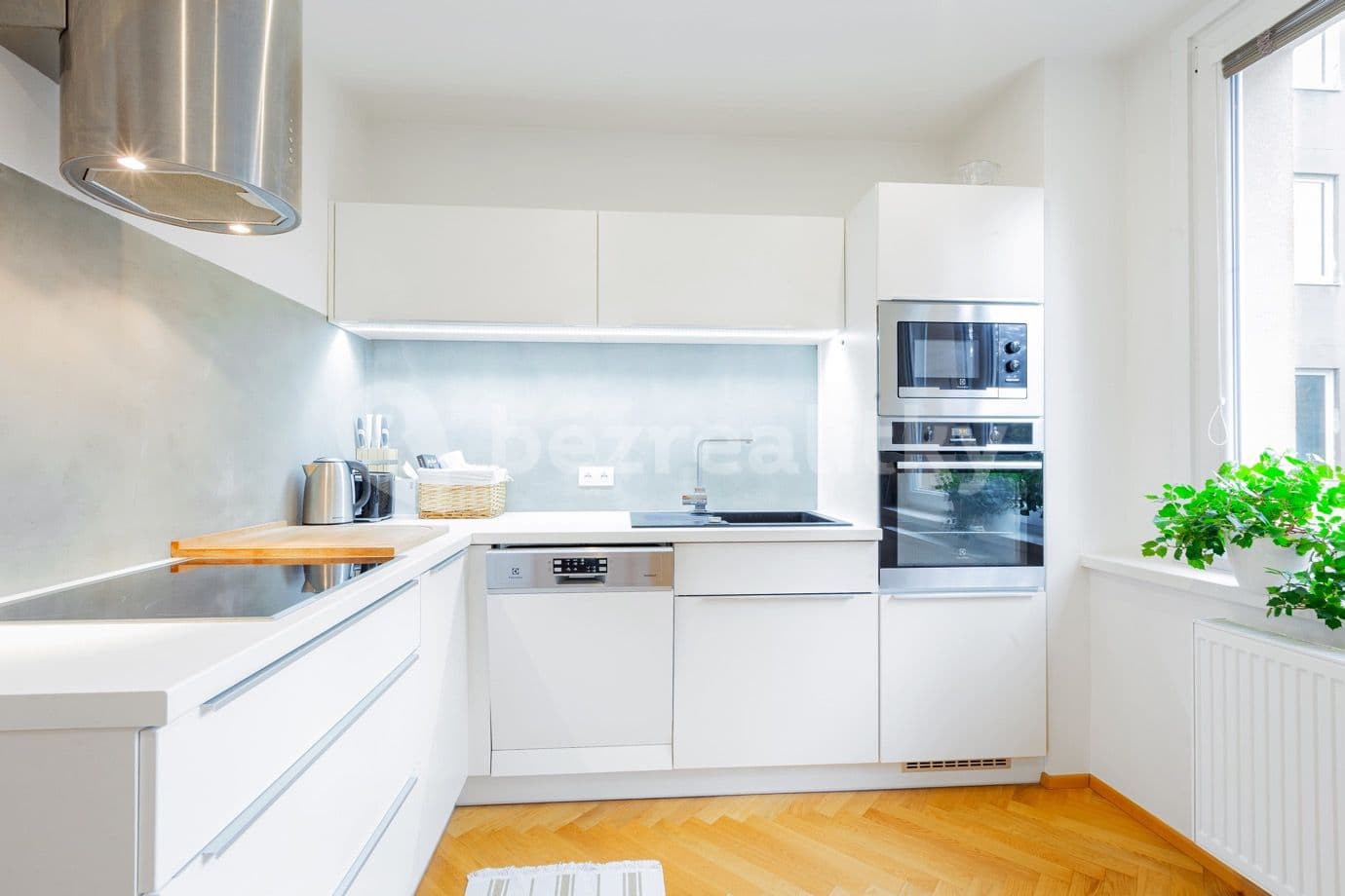 Prenájom bytu 2-izbový 60 m², Jakutská, Praha, Praha Prenájom bytu 2-izbový 60 m², Jakutská, Praha, Praha