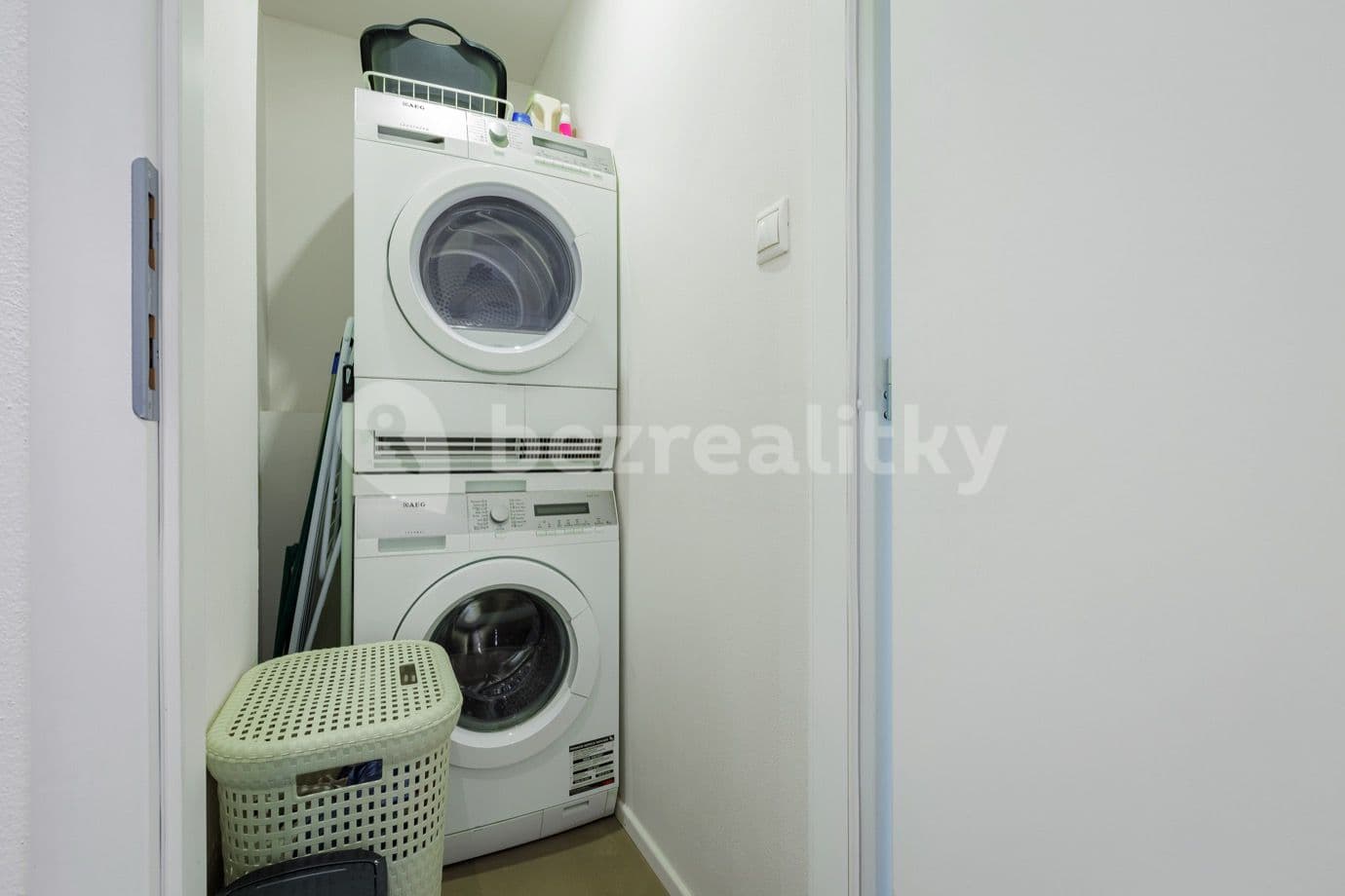 Prenájom bytu 2-izbový 60 m², Jakutská, Praha, Praha Prenájom bytu 2-izbový 60 m², Jakutská, Praha, Praha