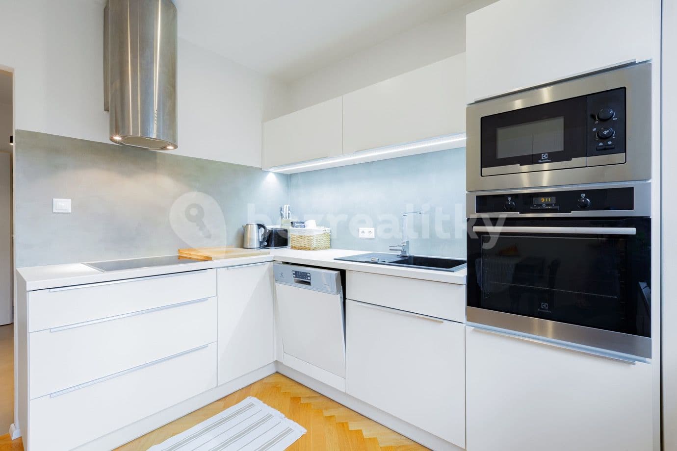 Prenájom bytu 2-izbový 60 m², Jakutská, Praha, Praha Prenájom bytu 2-izbový 60 m², Jakutská, Praha, Praha