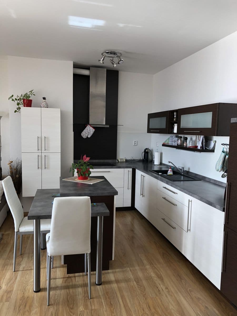 Prenájom bytu 2-izbový 60 m², K Pazderně, Benešov, Středočeský kraj Prenájom bytu 2-izbový 60 m², K Pazderně, Benešov, Středočeský kraj
