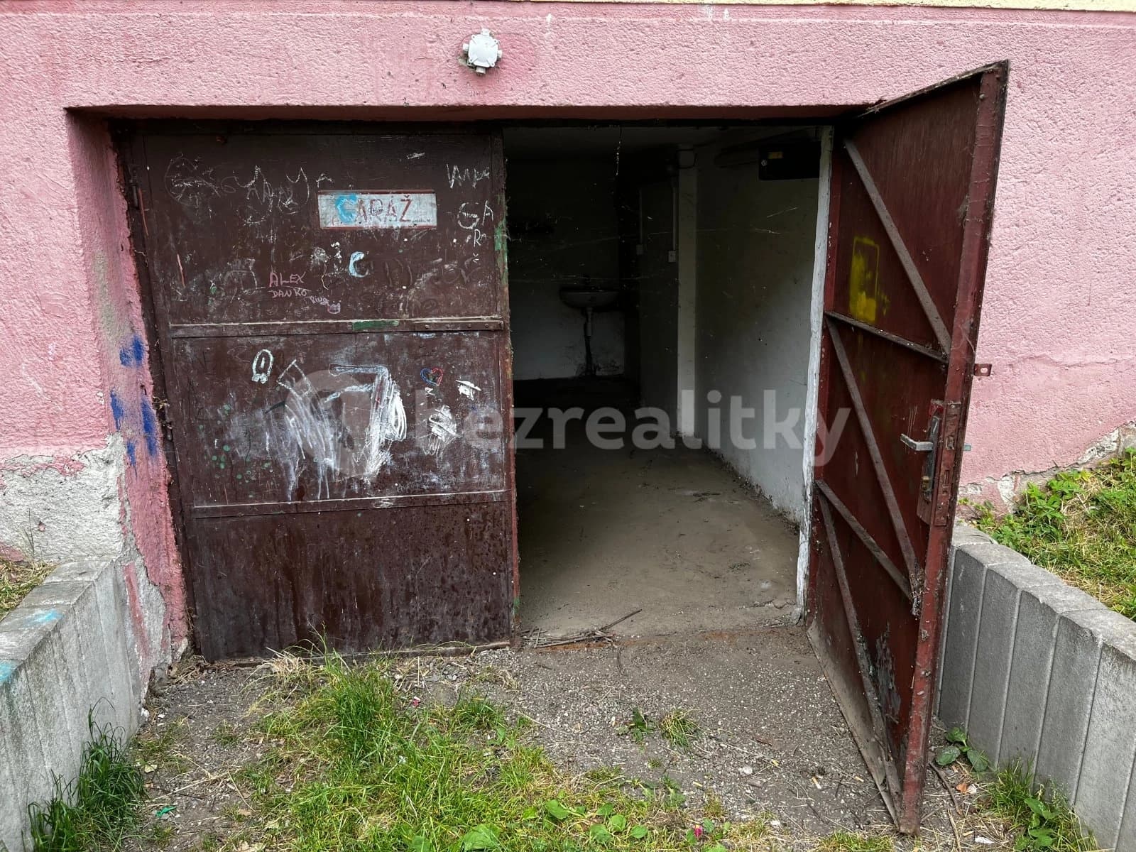 Prenájom garáže 16 m², Dělící, Orlová, Moravskoslezský kraj
