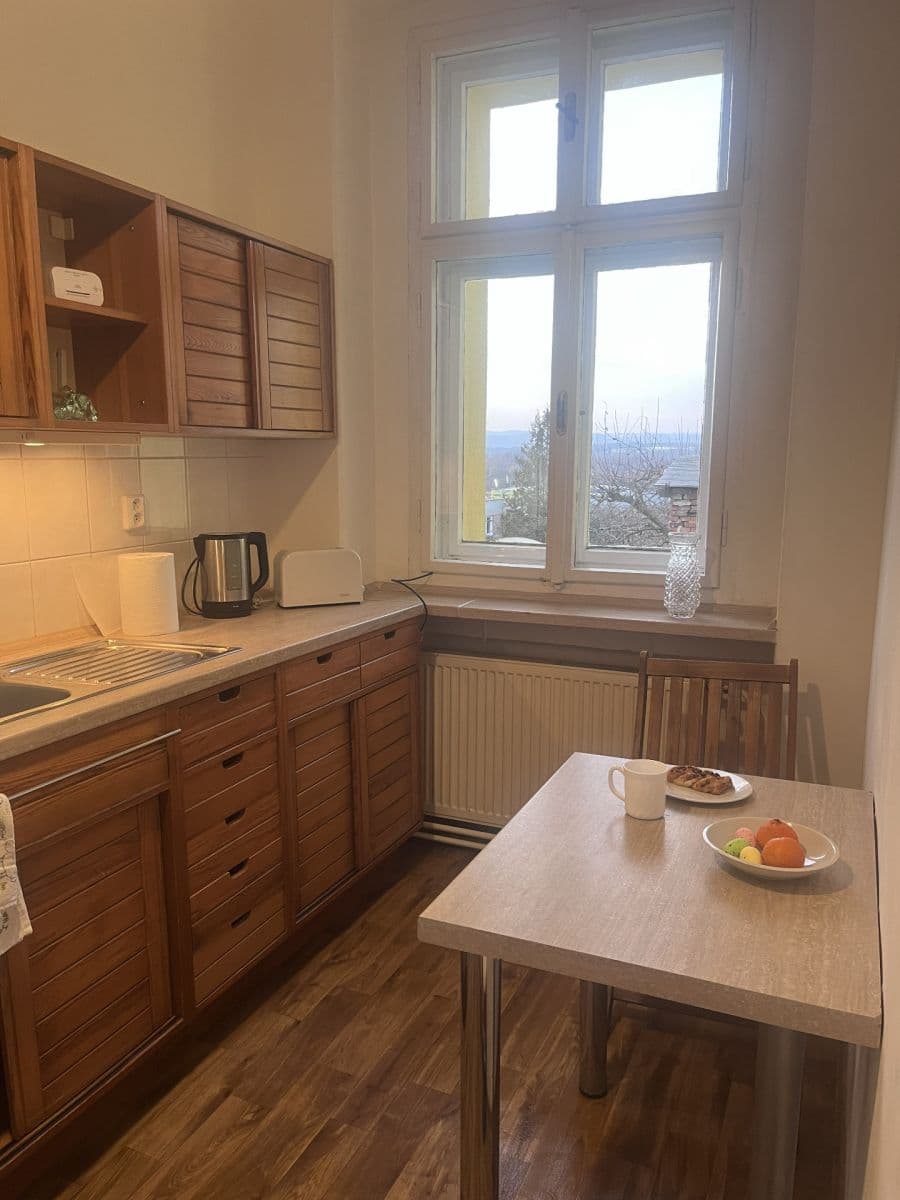 Prenájom bytu 1-izbový 38 m², Komenského, Karlovy Vary, Karlovarský kraj Prenájom bytu 1-izbový 38 m², Komenského, Karlovy Vary, Karlovarský kraj