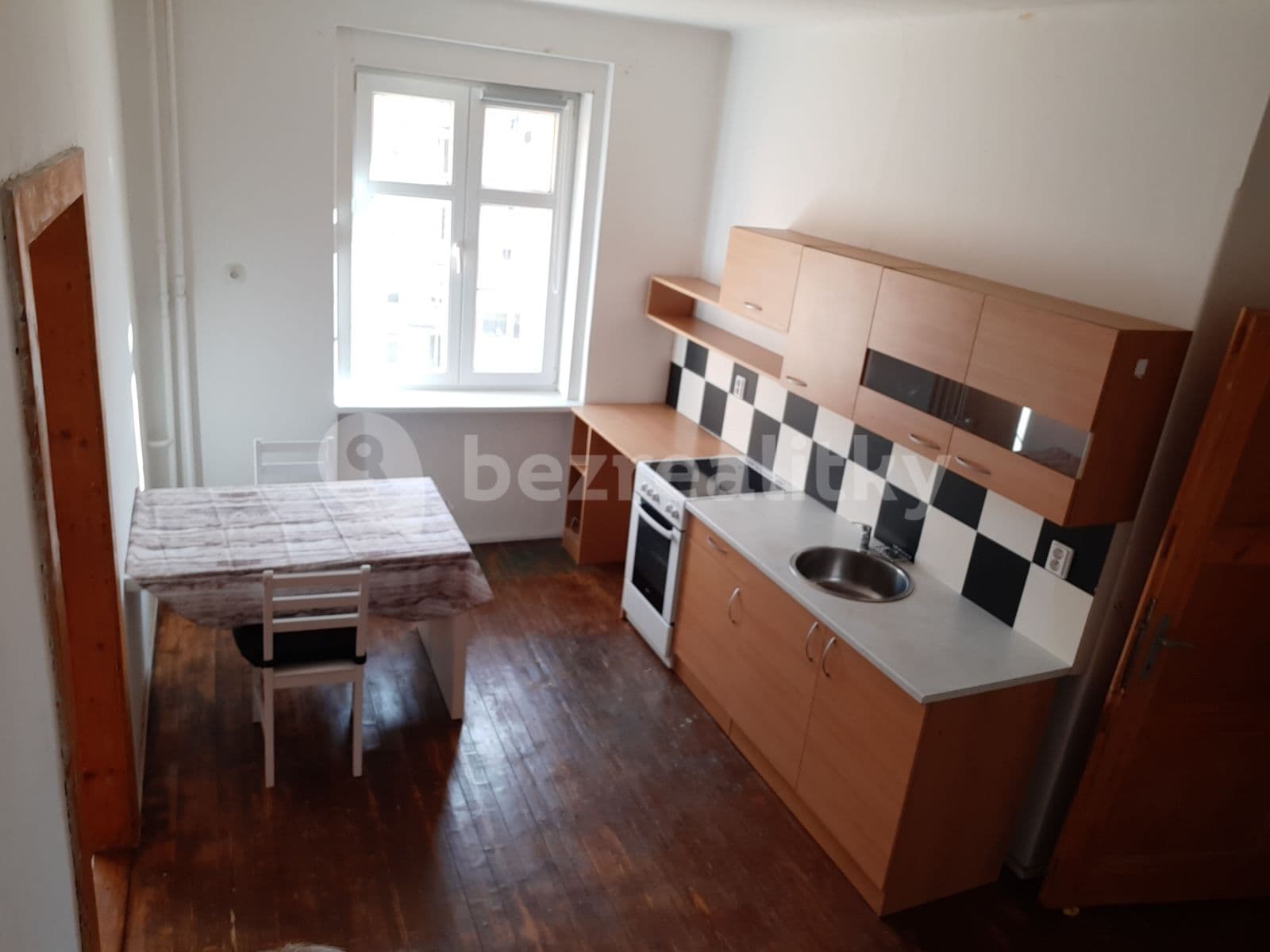 Prenájom bytu 1-izbový 45 m², U Vlastního krbu, Teplice, Ústecký kraj Prenájom bytu 1-izbový 45 m², U Vlastního krbu, Teplice, Ústecký kraj