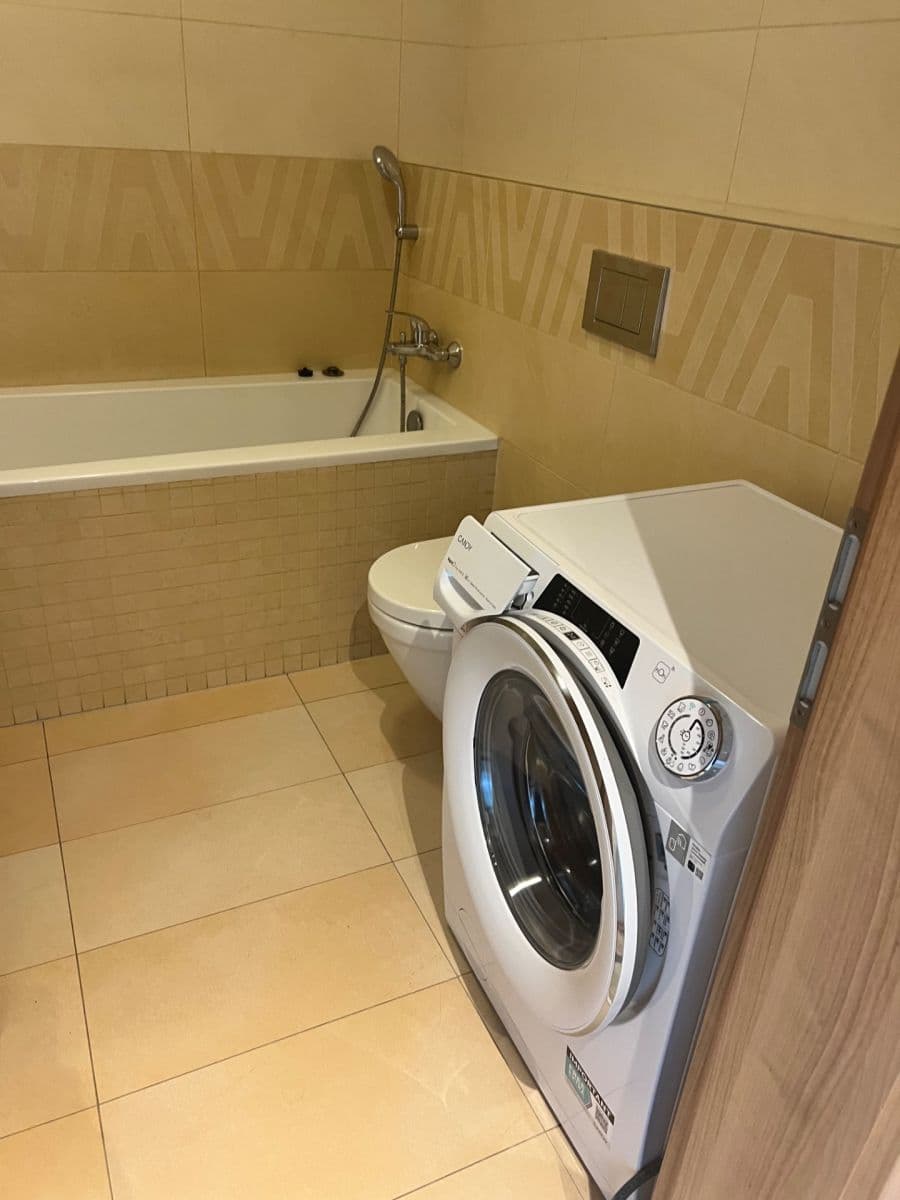 Prenájom bytu 1-izbový 40 m², Modrého, Praha, Praha Prenájom bytu 1-izbový 40 m², Modrého, Praha, Praha