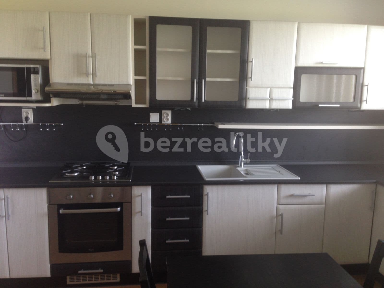 Prenájom bytu 2-izbový 60 m², M. R. Štefánika, Most pri Bratislave, Bratislavský kraj Prenájom bytu 2-izbový 60 m², M. R. Štefánika, Most pri Bratislave, Bratislavský kraj