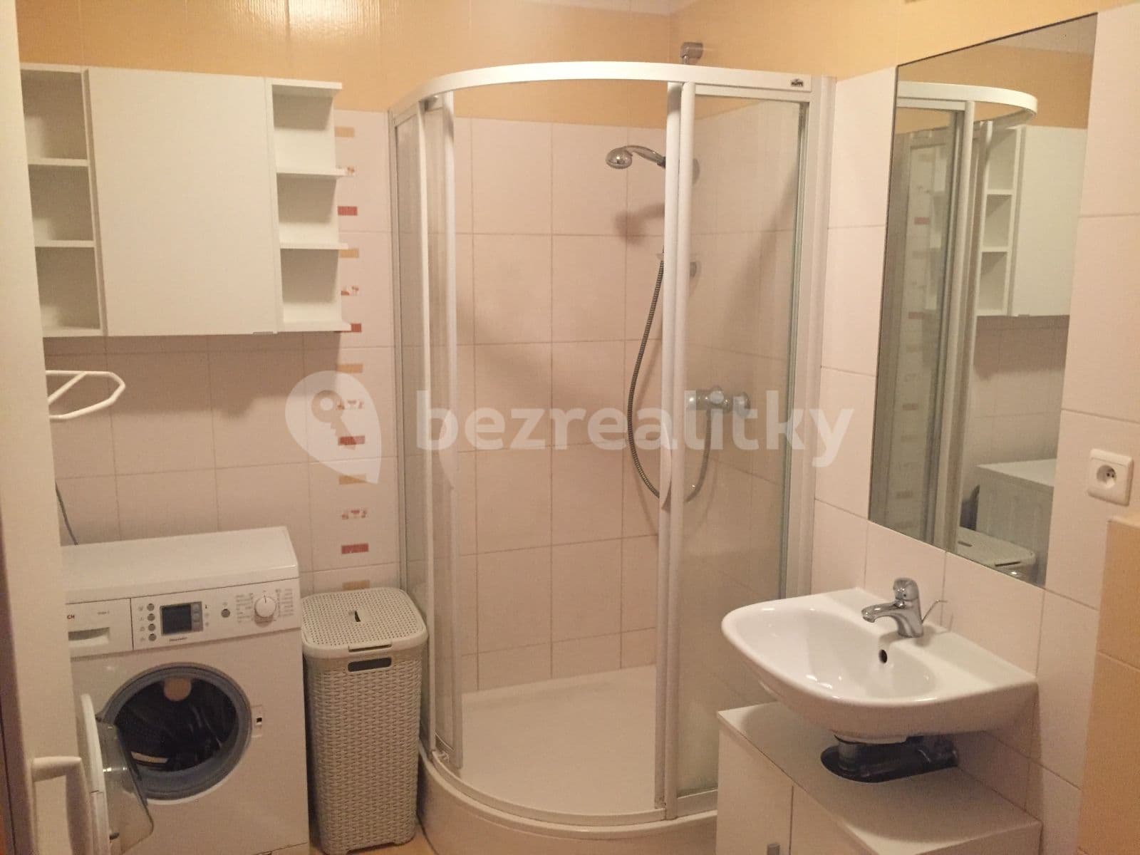 Prenájom bytu 2-izbový 55 m², Tomášikova, Ružinov, Bratislavský kraj Prenájom bytu 2-izbový 55 m², Tomášikova, Ružinov, Bratislavský kraj