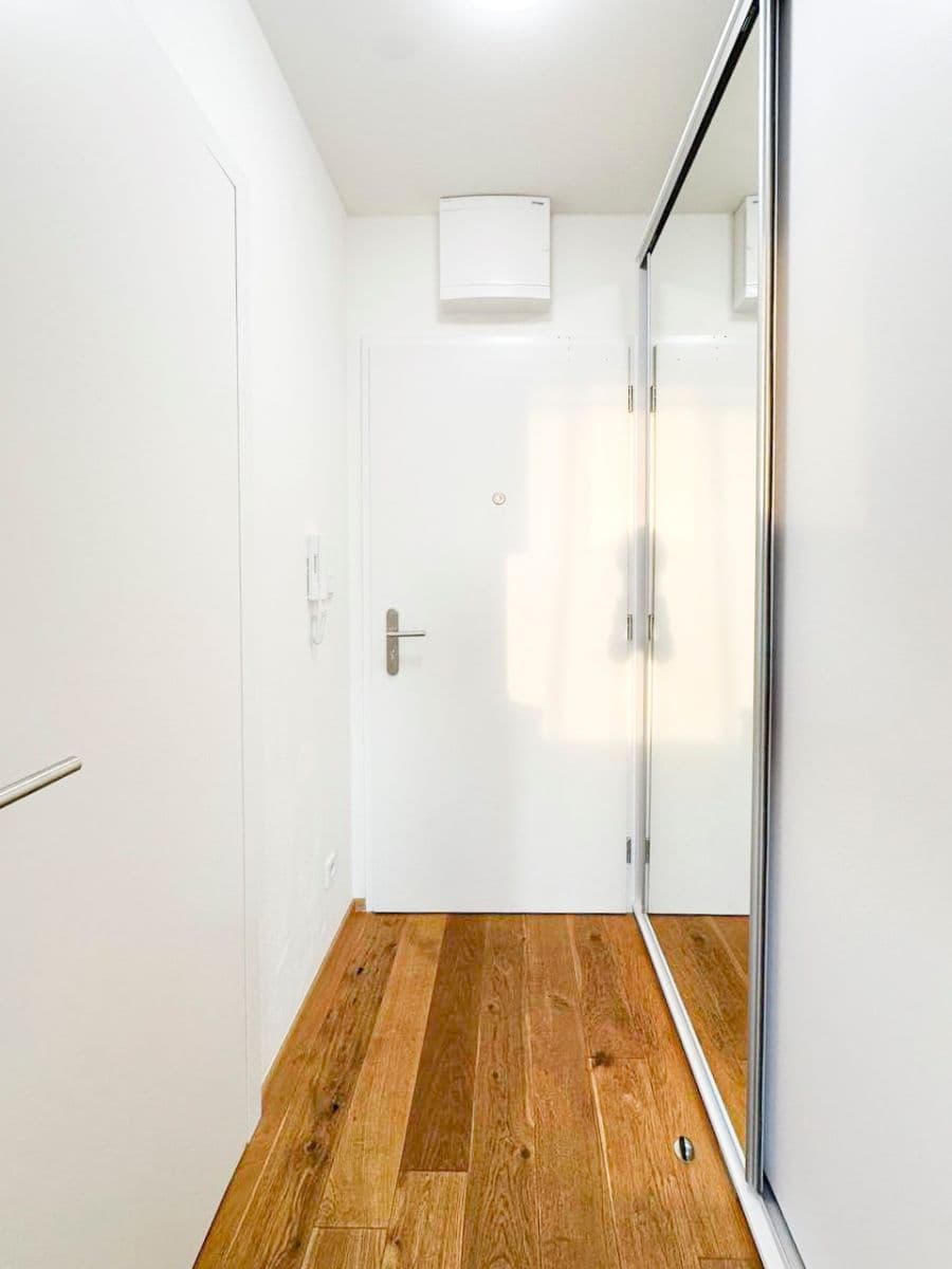 Prenájom bytu 1-izbový 27 m², Perucká, Praha, Praha Prenájom bytu 1-izbový 27 m², Perucká, Praha, Praha