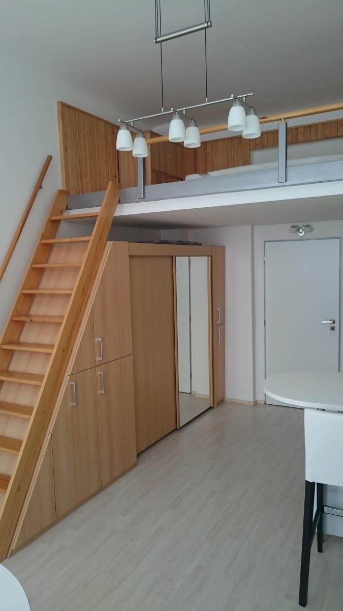 Prenájom bytu 1-izbový 26 m², Čelakovského, Plzeň, Plzeňský kraj Prenájom bytu 1-izbový 26 m², Čelakovského, Plzeň, Plzeňský kraj