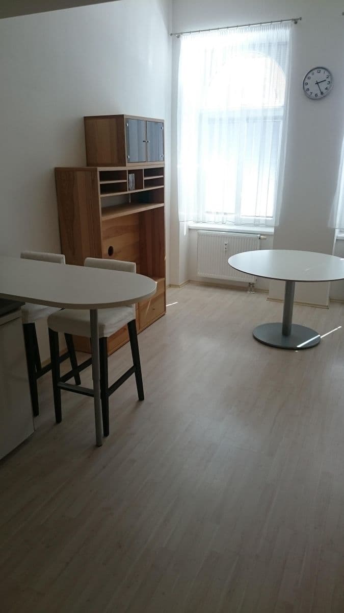 Prenájom bytu 1-izbový 26 m², Čelakovského, Plzeň, Plzeňský kraj Prenájom bytu 1-izbový 26 m², Čelakovského, Plzeň, Plzeňský kraj