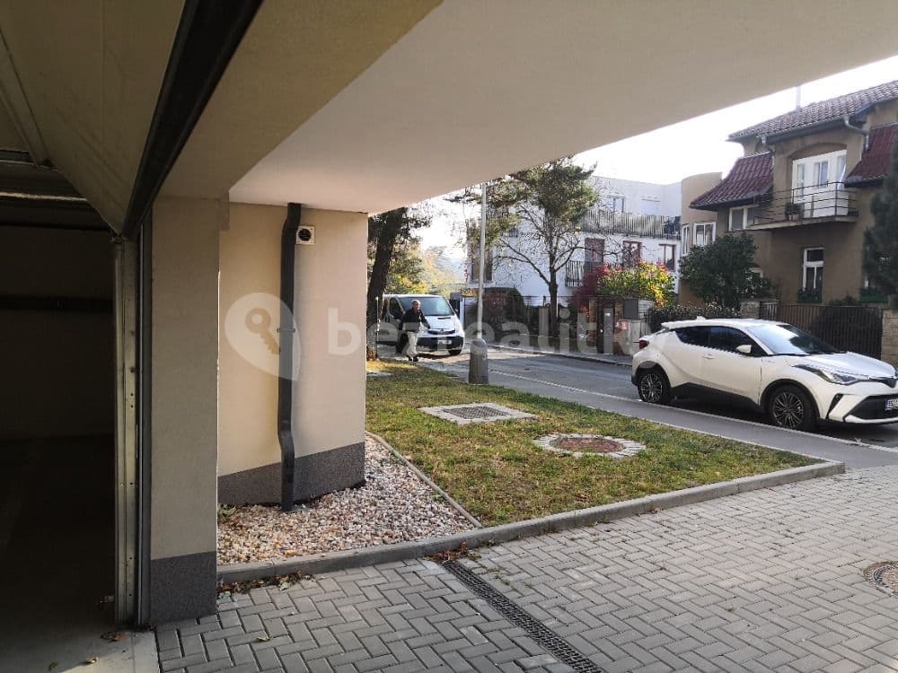 Prenájom garáže 15 m², Mrštíkova, Praha, Praha Prenájom garáže 15 m², Mrštíkova, Praha, Praha