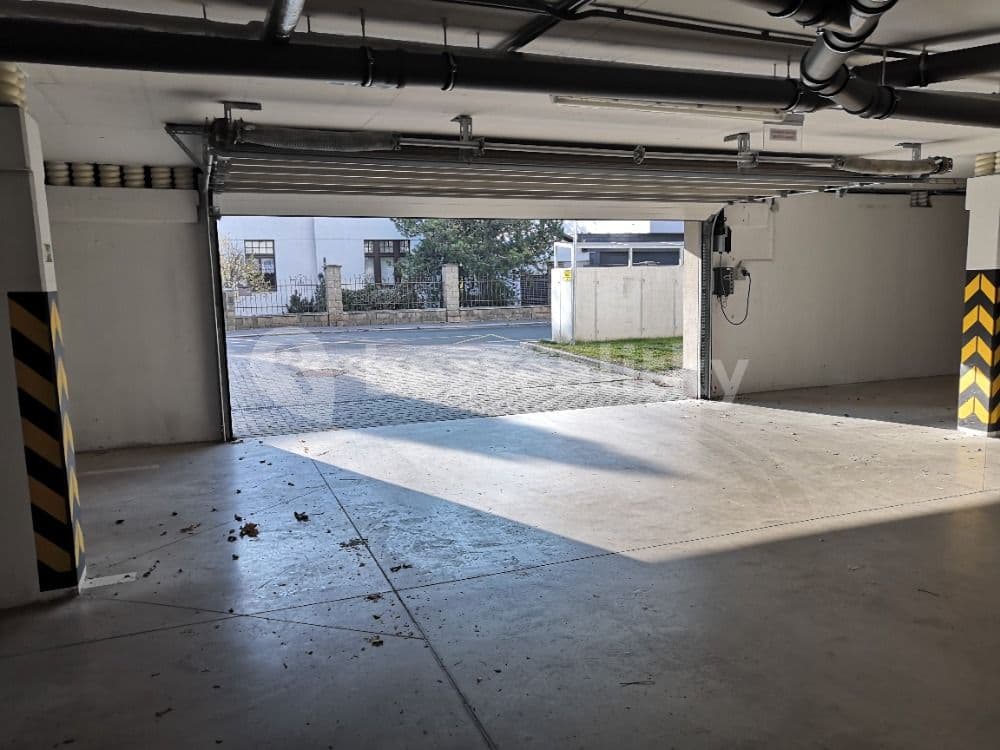 Prenájom garáže 15 m², Mrštíkova, Praha, Praha Prenájom garáže 15 m², Mrštíkova, Praha, Praha