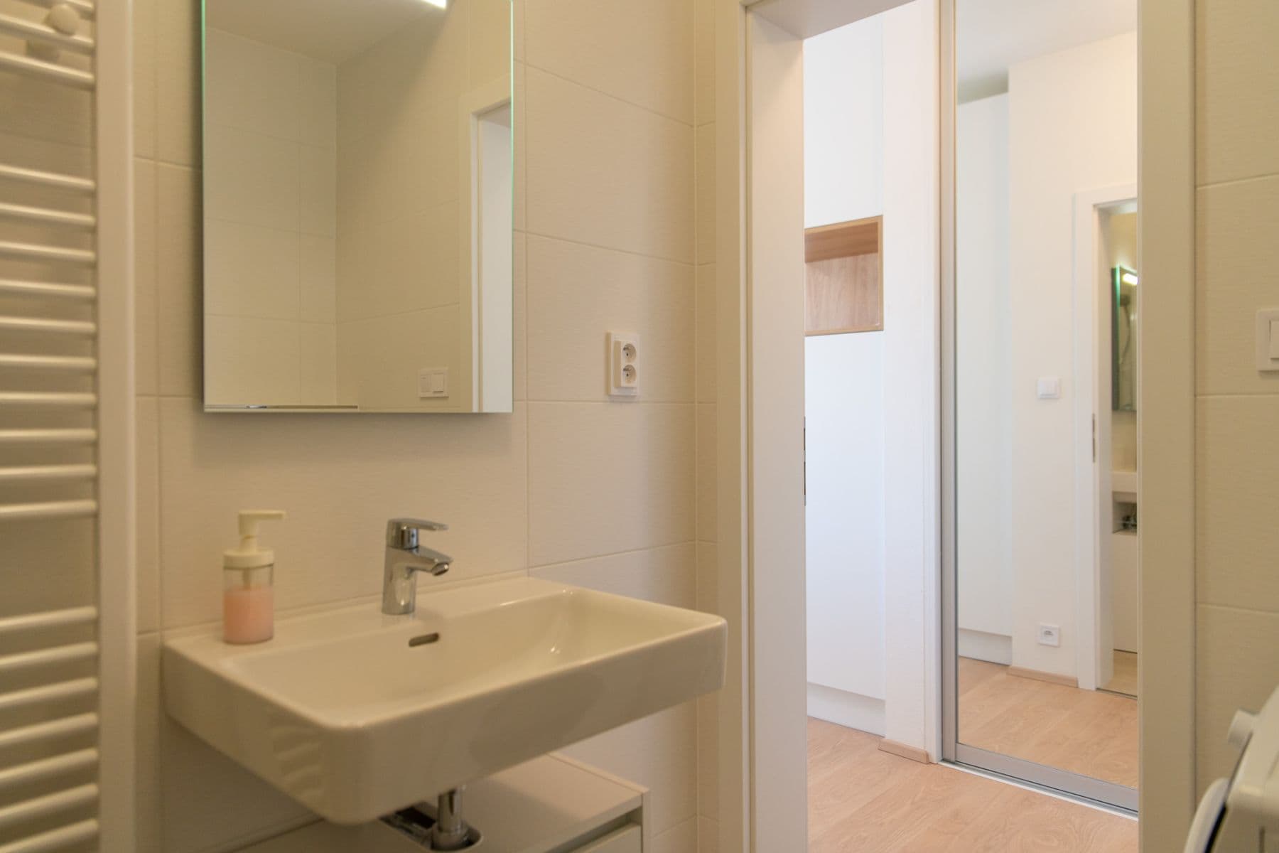Prenájom bytu 1-izbový 30 m², Zálešná II, Zlín, Zlínský kraj Prenájom bytu 1-izbový 30 m², Zálešná II, Zlín, Zlínský kraj