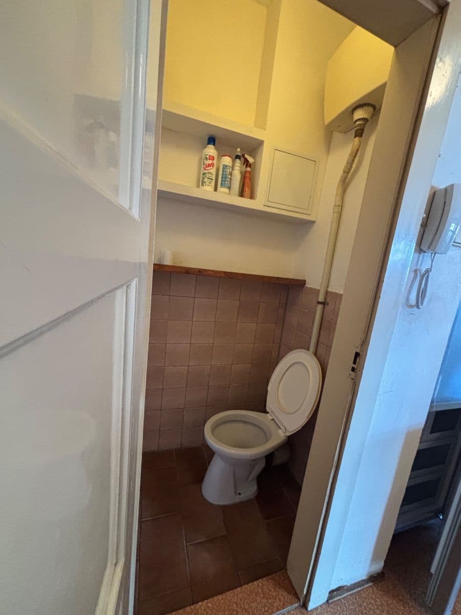 Prenájom bytu 1-izbový 40 m², Pod Lázní, Praha, Praha Prenájom bytu 1-izbový 40 m², Pod Lázní, Praha, Praha