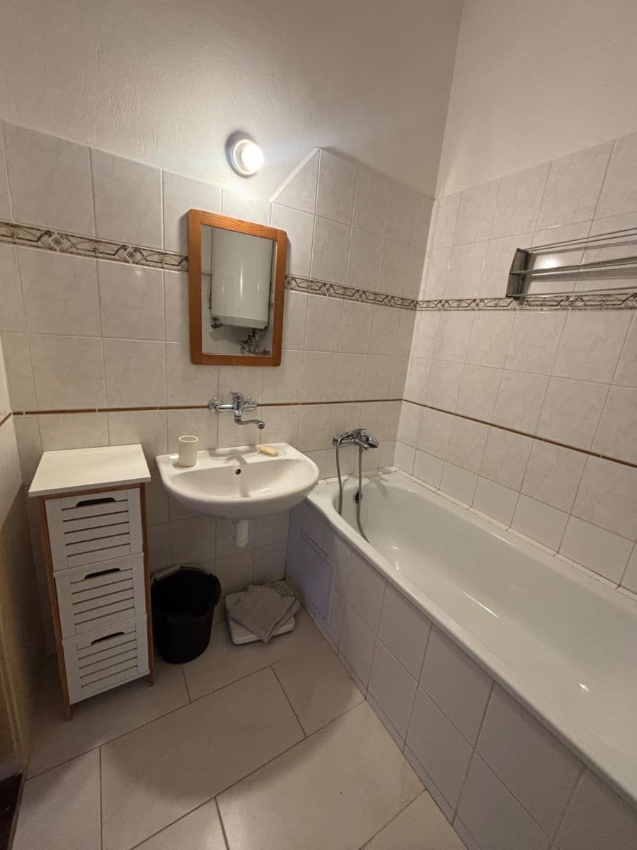 Prenájom bytu 1-izbový 40 m², Pod Lázní, Praha, Praha Prenájom bytu 1-izbový 40 m², Pod Lázní, Praha, Praha