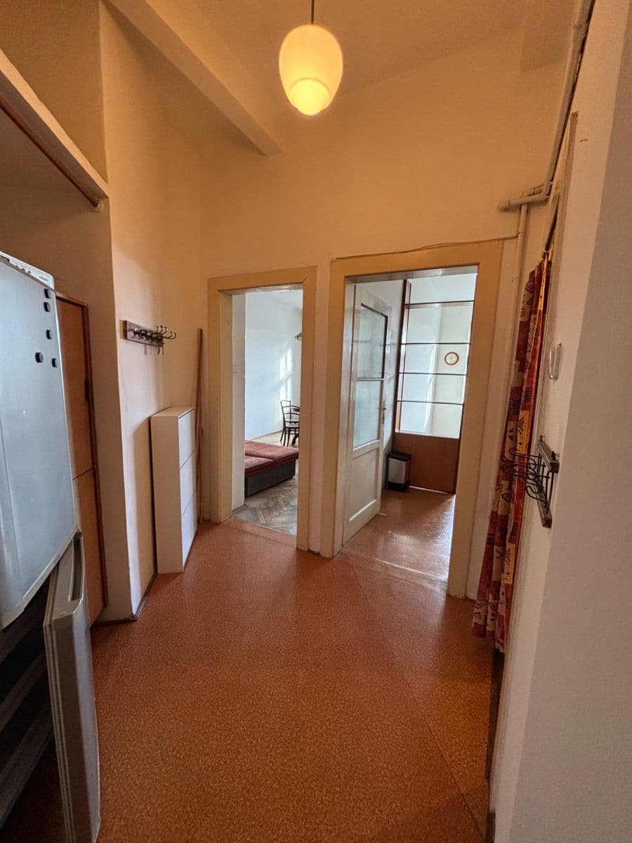 Prenájom bytu 1-izbový 40 m², Pod Lázní, Praha, Praha Prenájom bytu 1-izbový 40 m², Pod Lázní, Praha, Praha