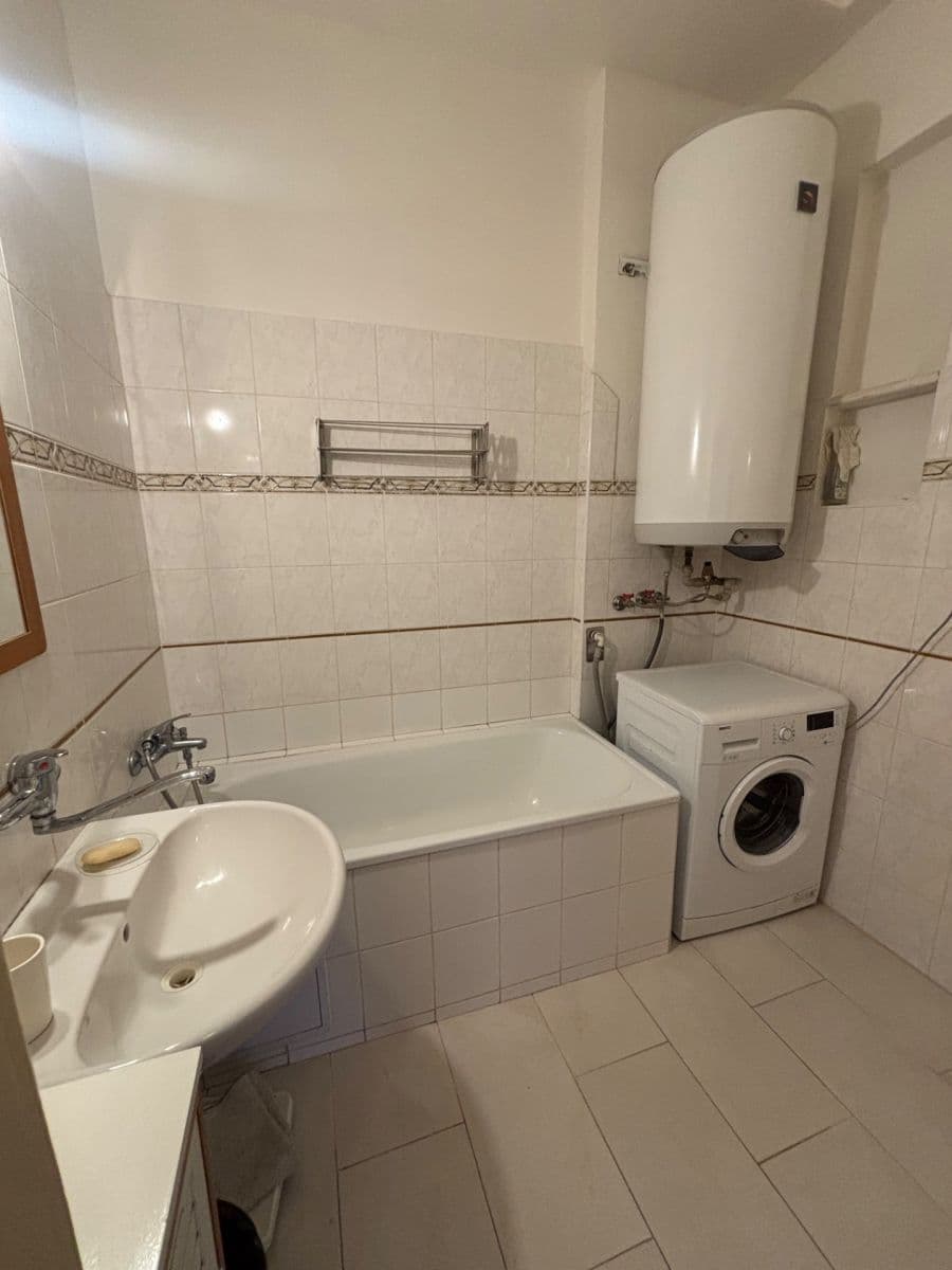 Prenájom bytu 1-izbový 40 m², Pod Lázní, Praha, Praha Prenájom bytu 1-izbový 40 m², Pod Lázní, Praha, Praha