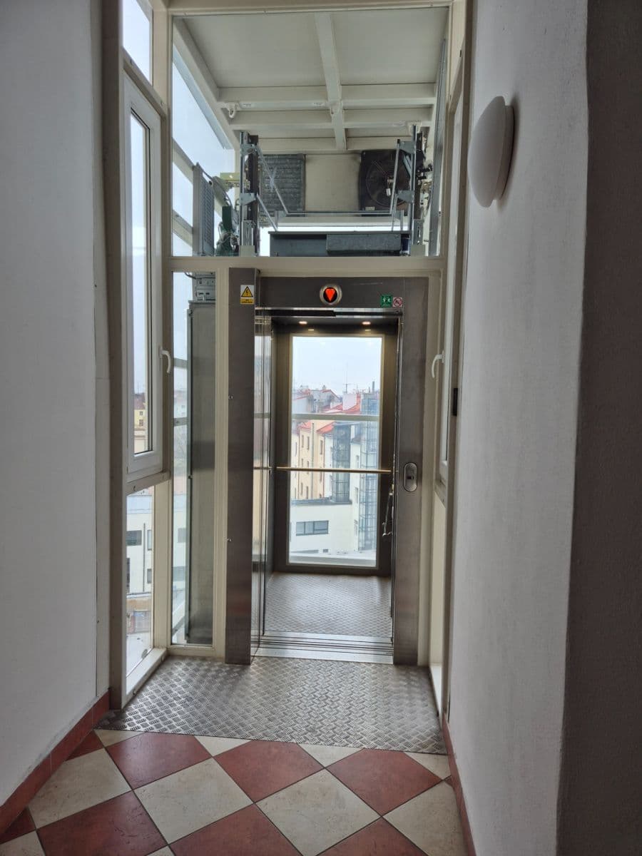 Prenájom bytu 1-izbový 30 m², Tolstého, Praha, Praha Prenájom bytu 1-izbový 30 m², Tolstého, Praha, Praha