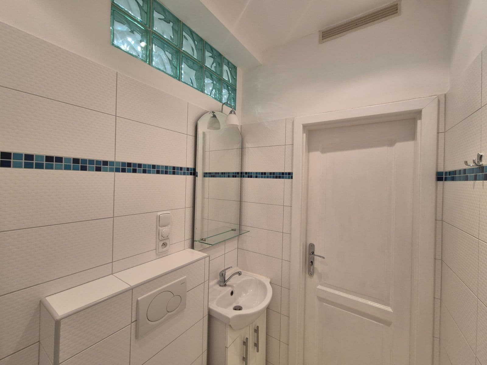 Prenájom bytu 1-izbový 30 m², Tolstého, Praha, Praha Prenájom bytu 1-izbový 30 m², Tolstého, Praha, Praha