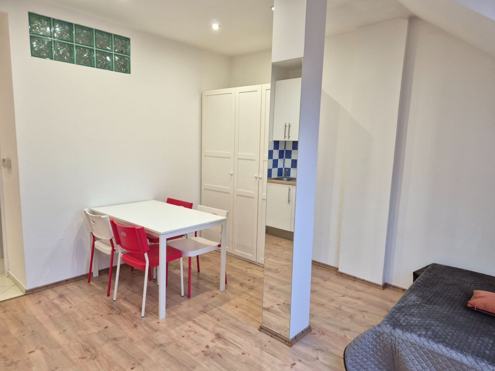 Prenájom bytu 1-izbový 30 m², Tolstého, Praha, Praha Prenájom bytu 1-izbový 30 m², Tolstého, Praha, Praha