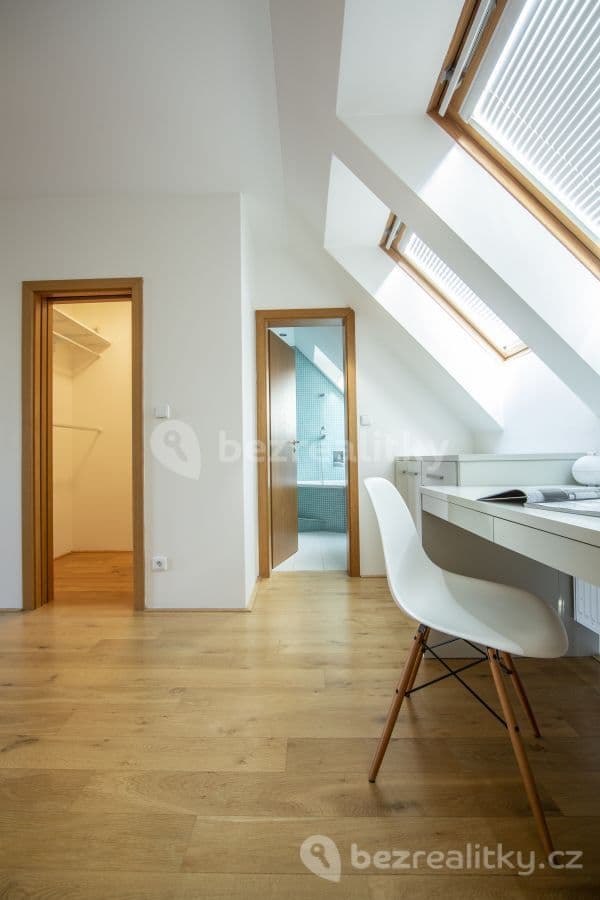 Prenájom bytu 2-izbový 56 m², Karlovarská, Praha, Praha Prenájom bytu 2-izbový 56 m², Karlovarská, Praha, Praha