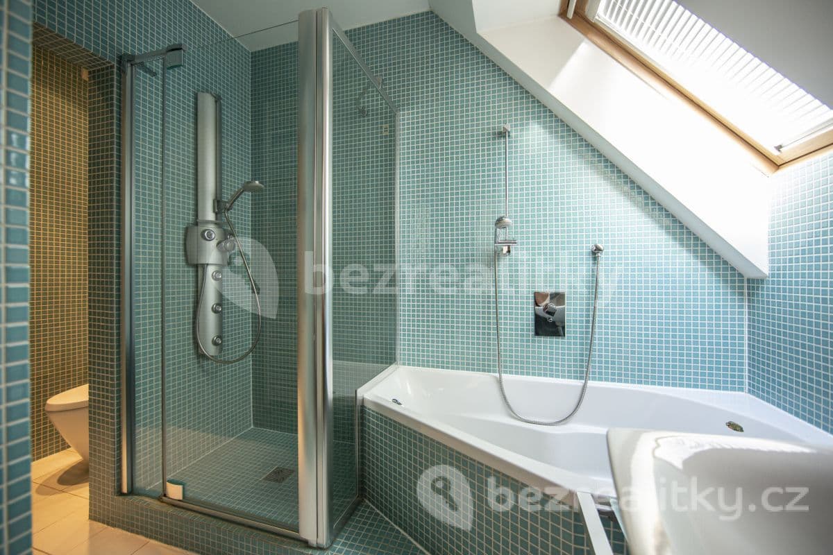 Prenájom bytu 2-izbový 56 m², Karlovarská, Praha, Praha Prenájom bytu 2-izbový 56 m², Karlovarská, Praha, Praha