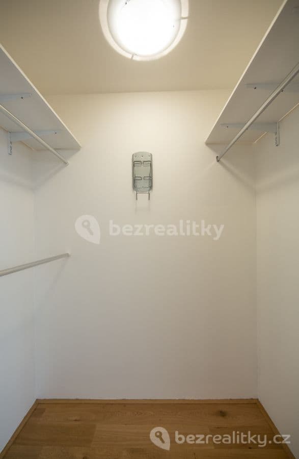 Prenájom bytu 2-izbový 56 m², Karlovarská, Praha, Praha Prenájom bytu 2-izbový 56 m², Karlovarská, Praha, Praha