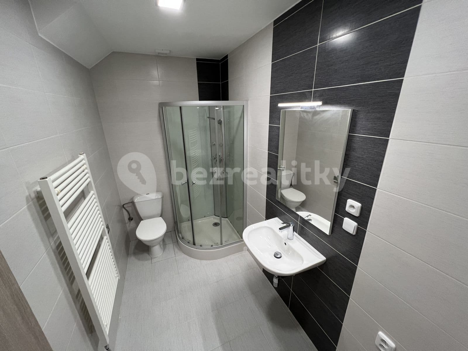 Prenájom bytu 1-izbový 33 m², Nad Vápenkami, Kladno, Středočeský kraj Prenájom bytu 1-izbový 33 m², Nad Vápenkami, Kladno, Středočeský kraj