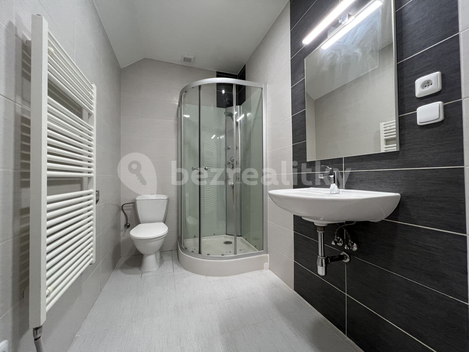 Prenájom bytu 1-izbový 33 m², Nad Vápenkami, Kladno, Středočeský kraj Prenájom bytu 1-izbový 33 m², Nad Vápenkami, Kladno, Středočeský kraj