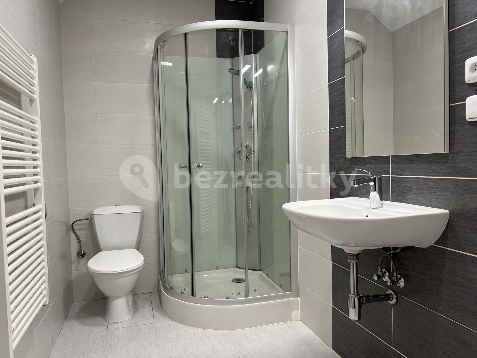 Prenájom bytu 1-izbový 33 m², Nad Vápenkami, Kladno, Středočeský kraj Prenájom bytu 1-izbový 33 m², Nad Vápenkami, Kladno, Středočeský kraj