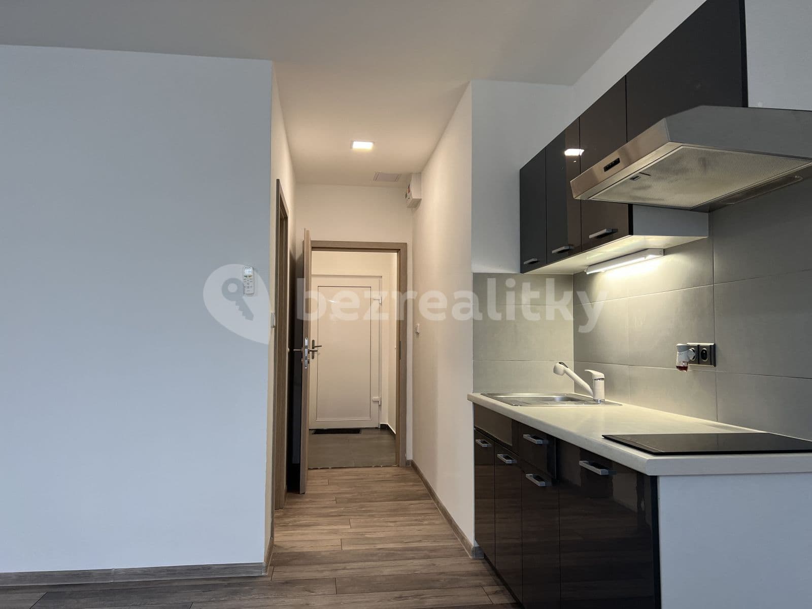 Prenájom bytu 1-izbový 33 m², Nad Vápenkami, Kladno, Středočeský kraj Prenájom bytu 1-izbový 33 m², Nad Vápenkami, Kladno, Středočeský kraj