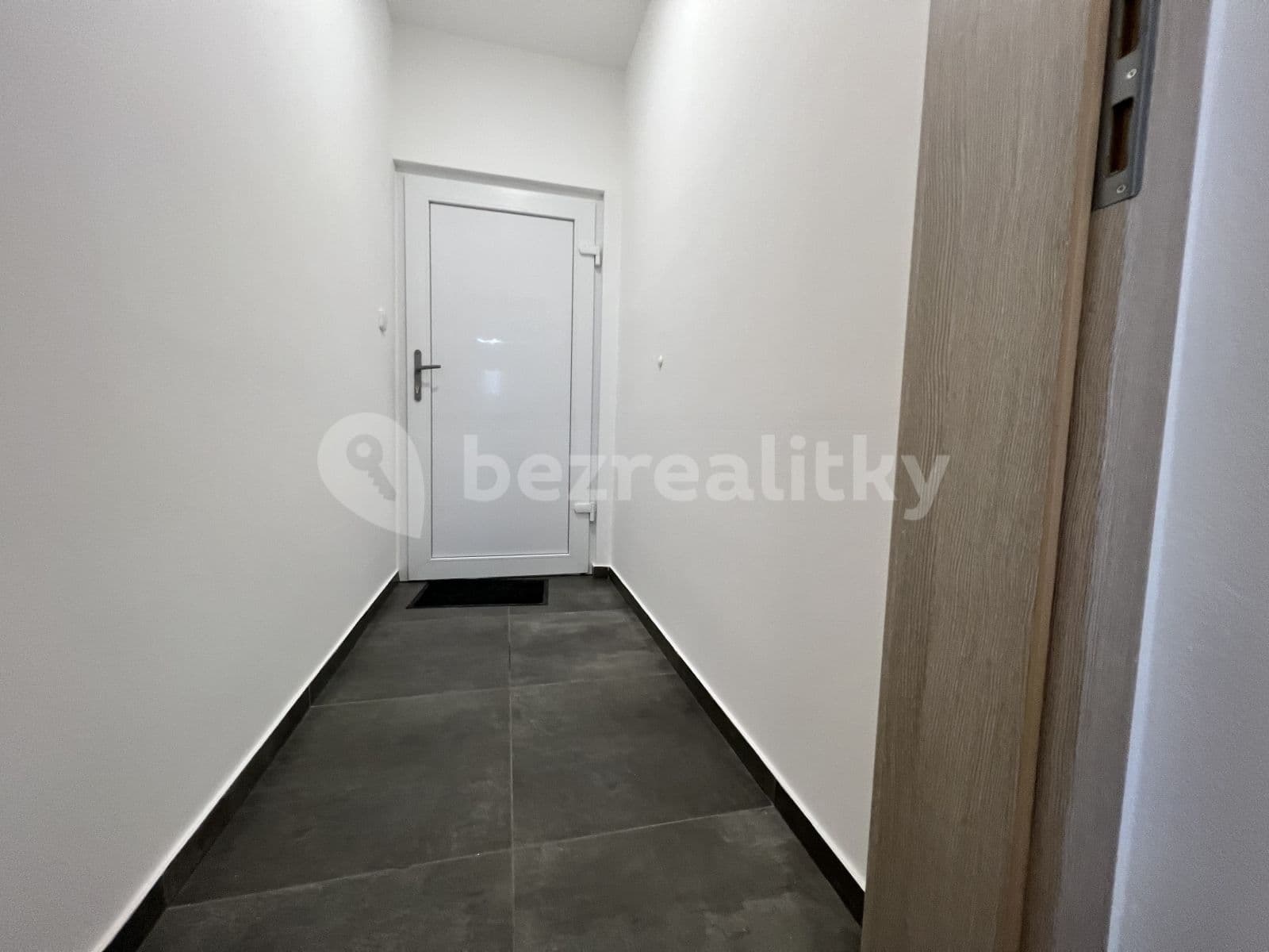 Prenájom bytu 1-izbový 33 m², Nad Vápenkami, Kladno, Středočeský kraj Prenájom bytu 1-izbový 33 m², Nad Vápenkami, Kladno, Středočeský kraj