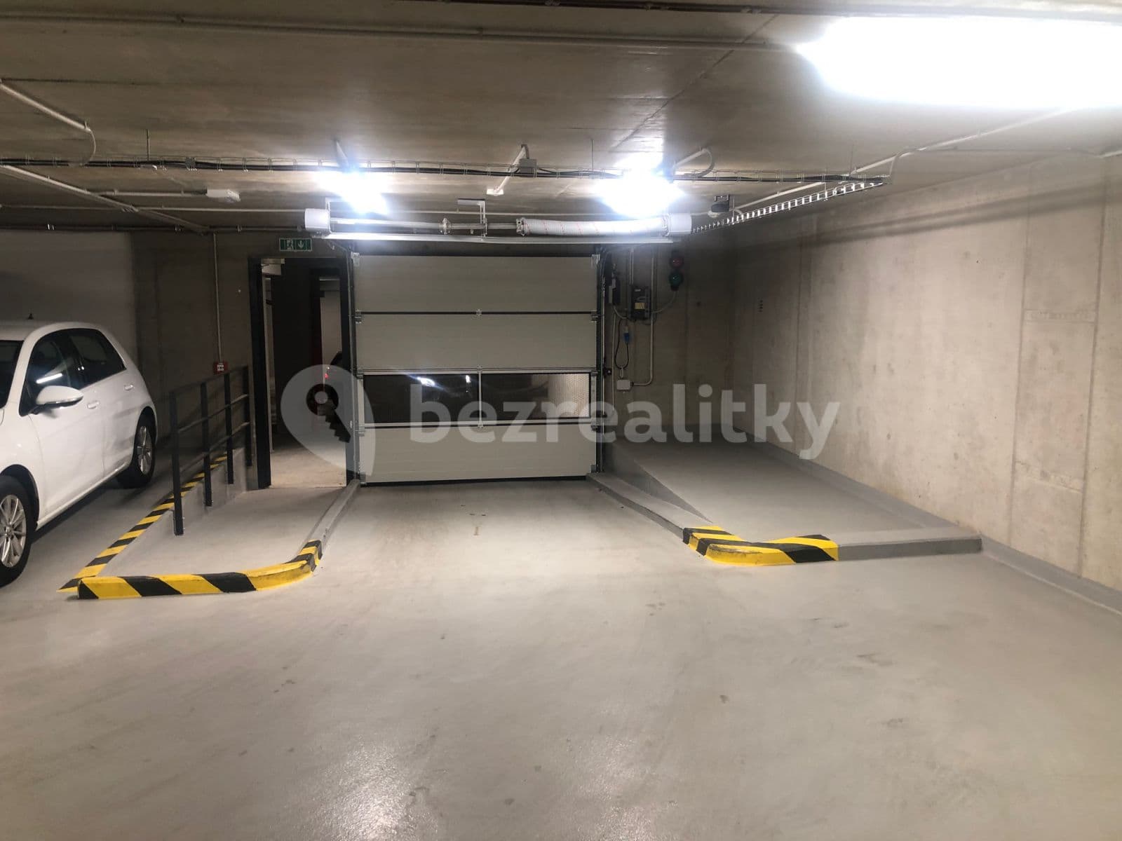 Prenájom garáže 18 m², Olgy Havlové, Praha, Praha Prenájom garáže 18 m², Olgy Havlové, Praha, Praha