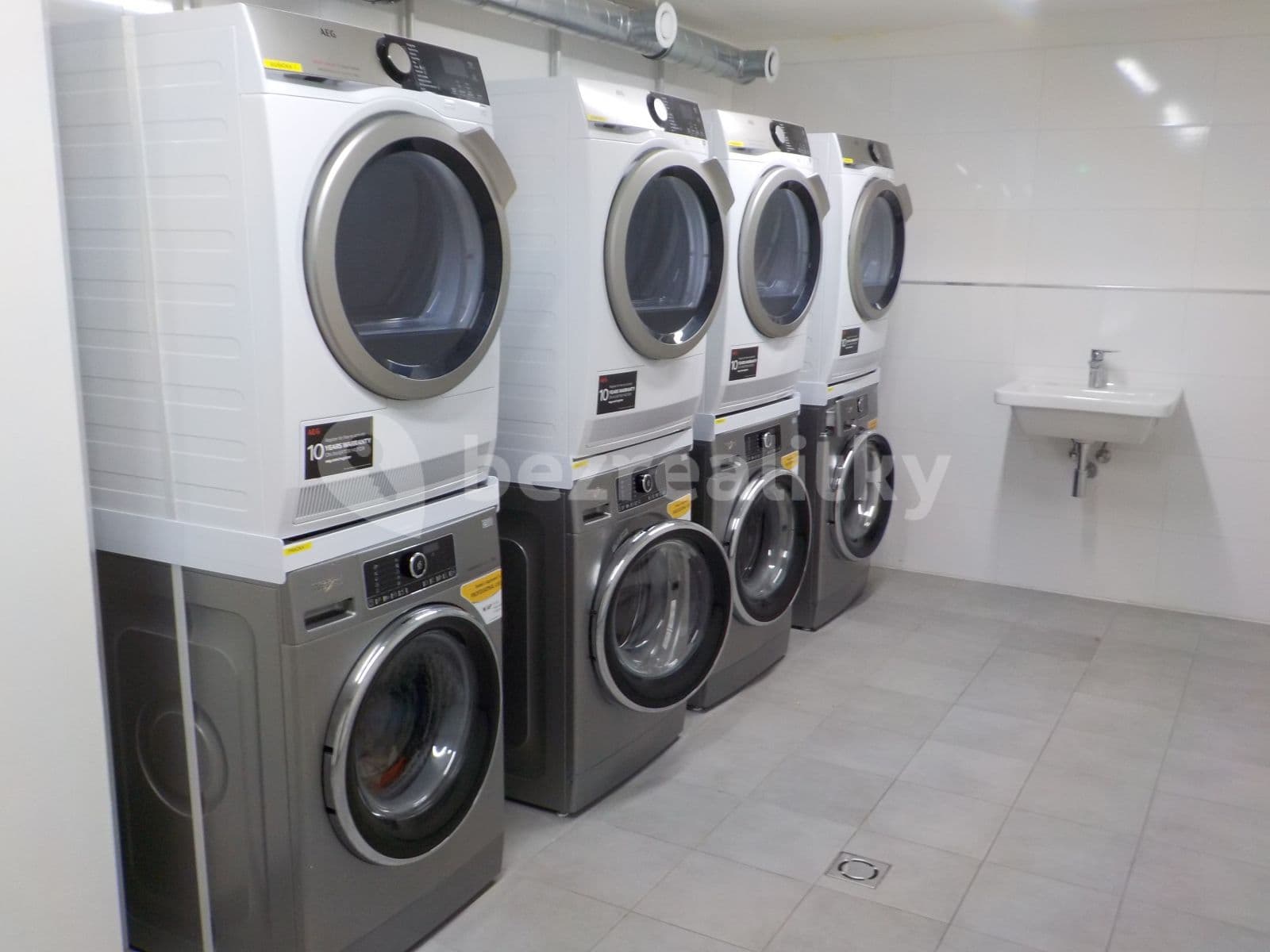 Prenájom bytu 1-izbový 30 m², Perucká, Praha, Praha Prenájom bytu 1-izbový 30 m², Perucká, Praha, Praha