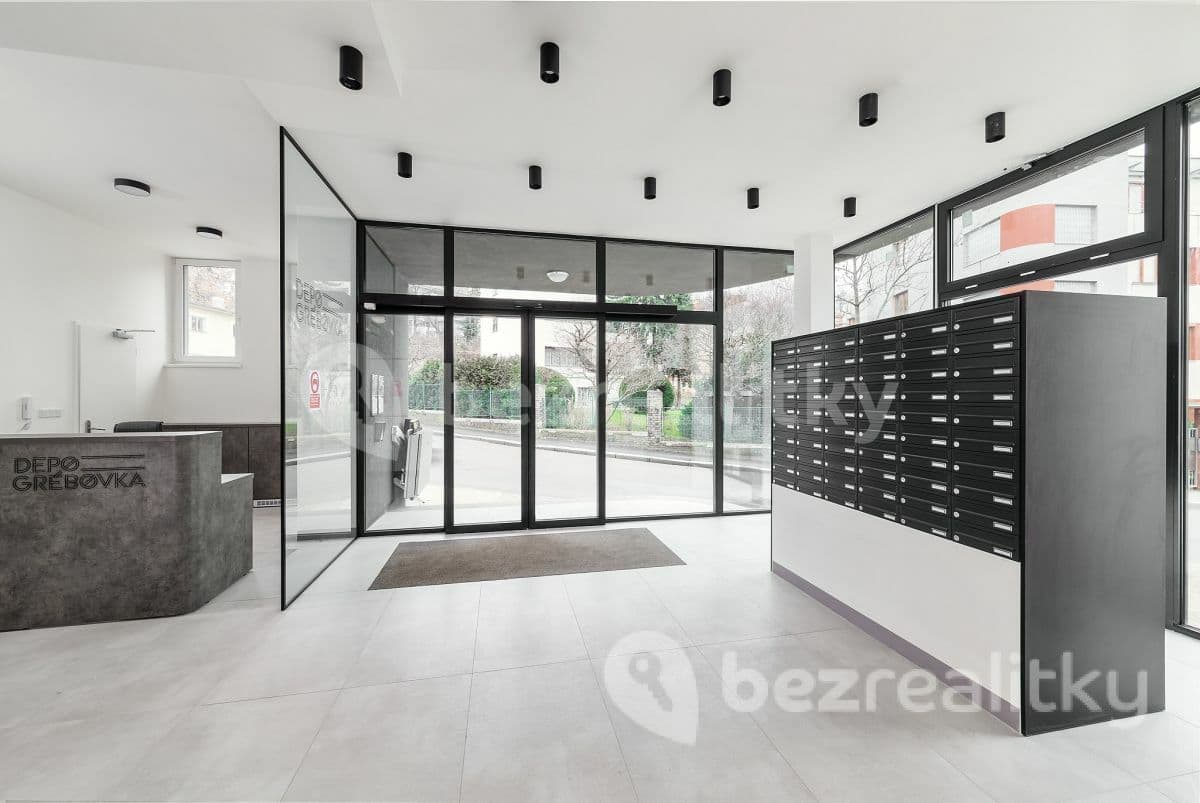 Prenájom bytu 1-izbový 30 m², Perucká, Praha, Praha Prenájom bytu 1-izbový 30 m², Perucká, Praha, Praha