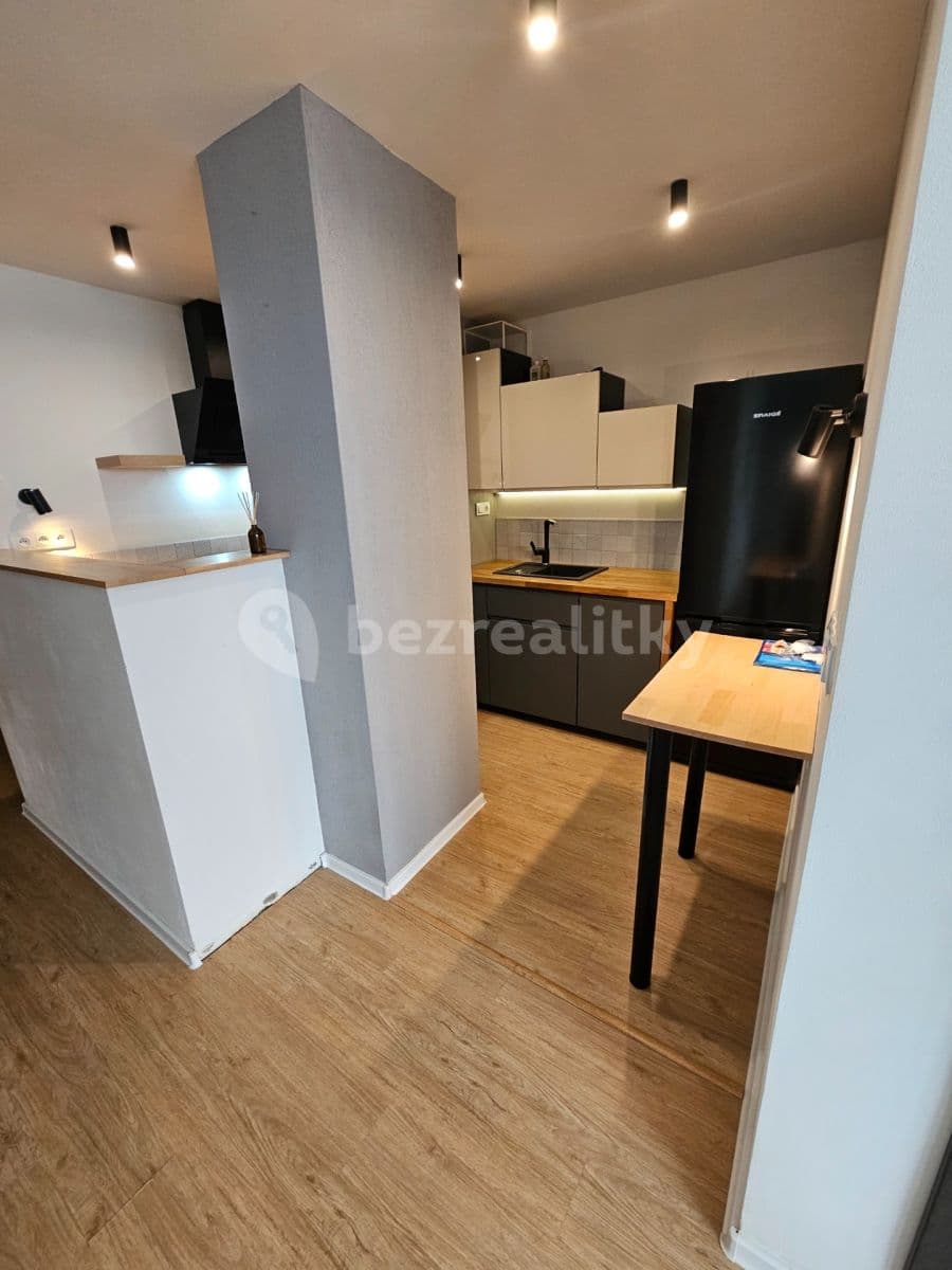 Prenájom bytu 3-izbový 56 m², Katovická, Praha, Praha Prenájom bytu 3-izbový 56 m², Katovická, Praha, Praha