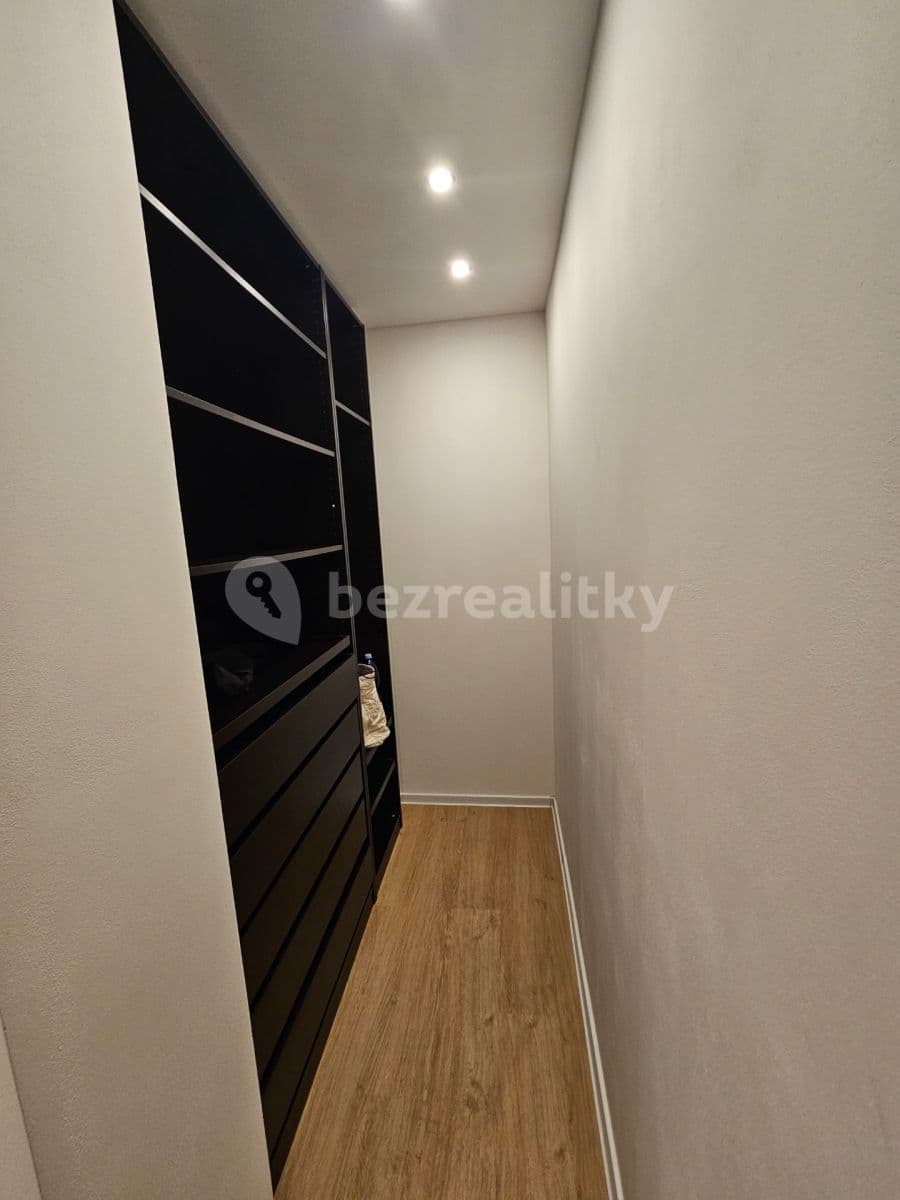 Prenájom bytu 3-izbový 56 m², Katovická, Praha, Praha Prenájom bytu 3-izbový 56 m², Katovická, Praha, Praha