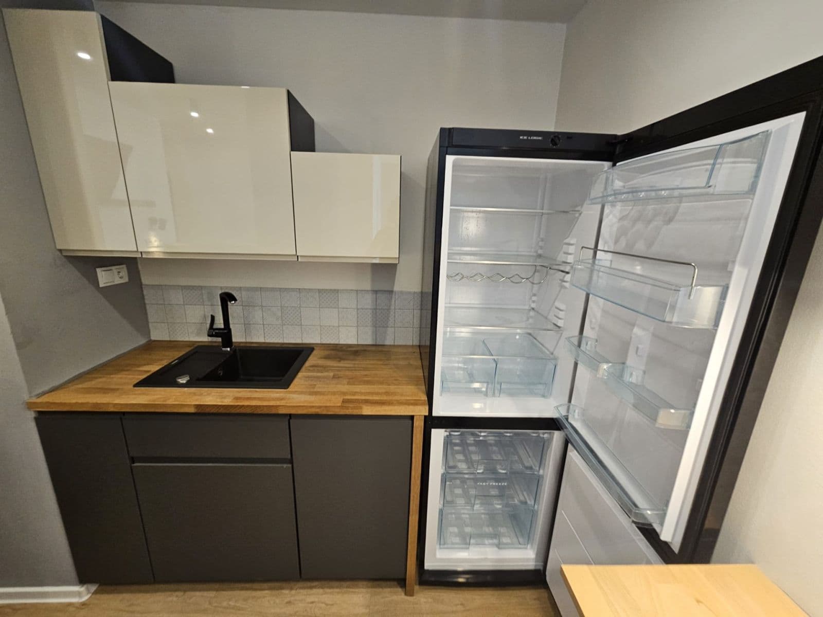 Prenájom bytu 3-izbový 56 m², Katovická, Praha, Praha Prenájom bytu 3-izbový 56 m², Katovická, Praha, Praha
