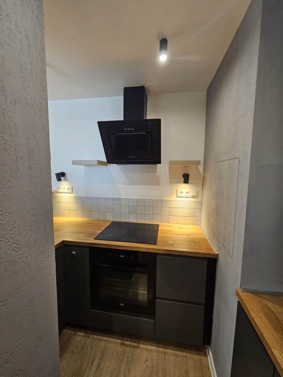 Prenájom bytu 3-izbový 56 m², Katovická, Praha, Praha Prenájom bytu 3-izbový 56 m², Katovická, Praha, Praha